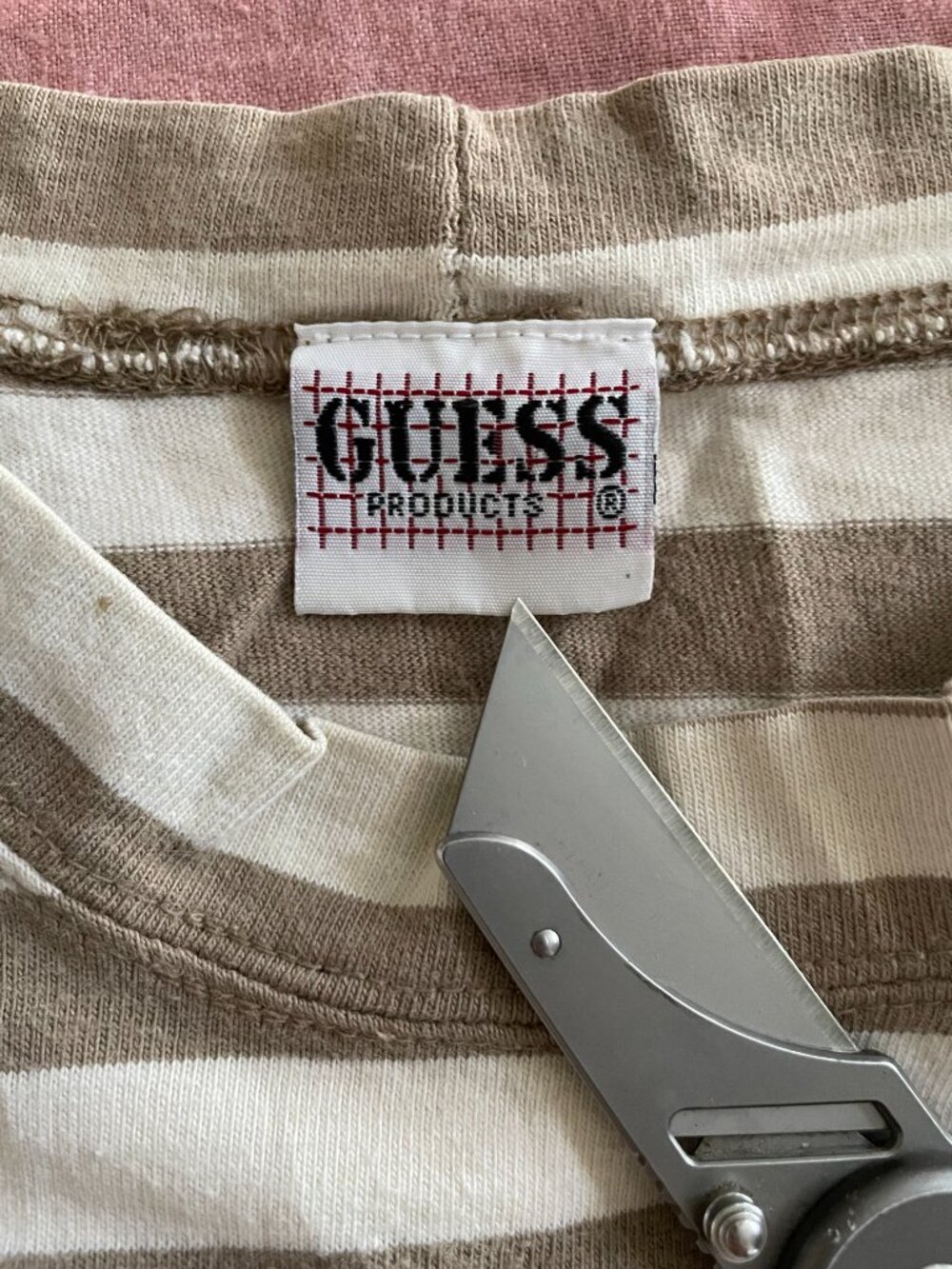 True Vintage Guess Jeans Stripped Logo Tee - Size S/M - Picture 4 of 5